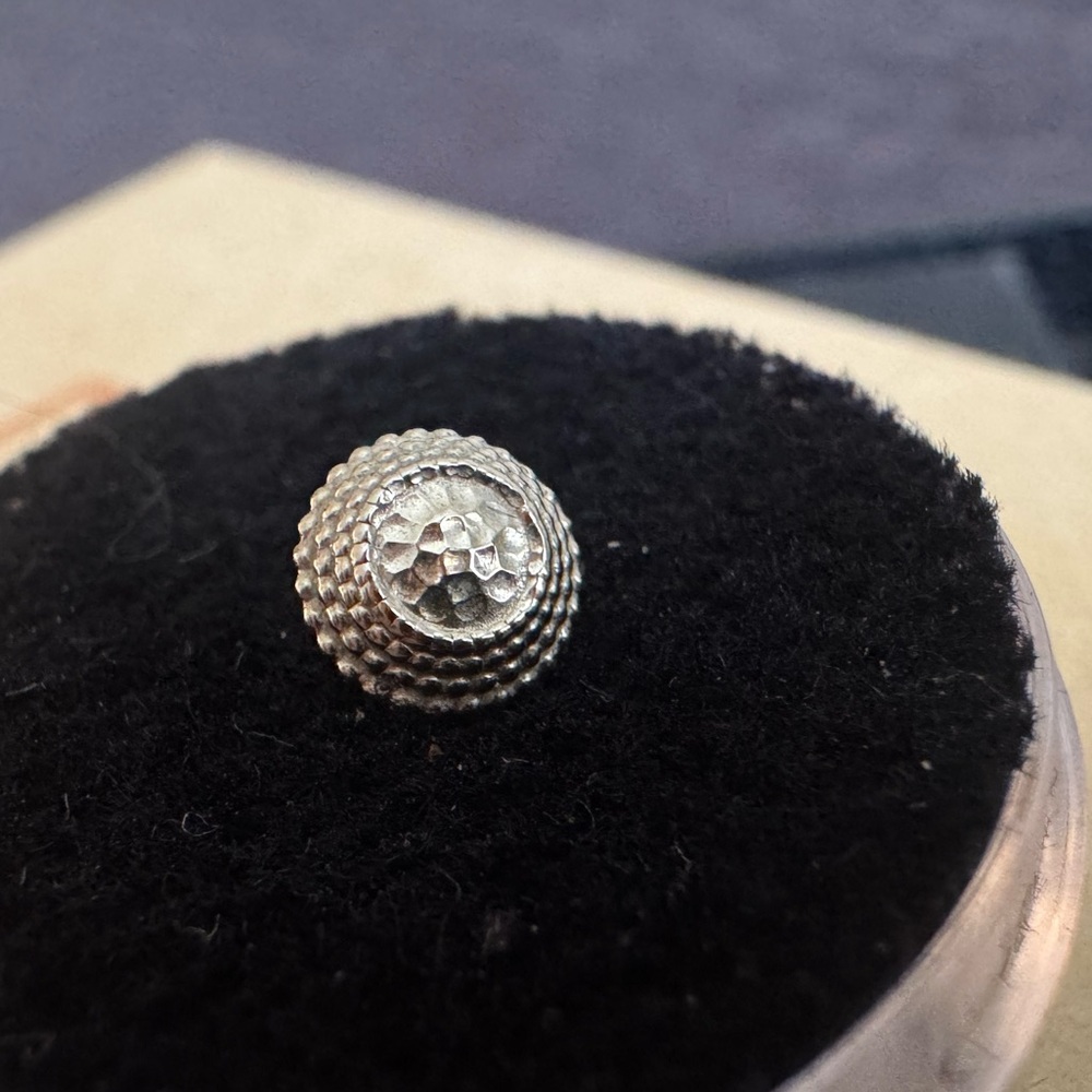 Anatometal Hera hammered texture threadless end.